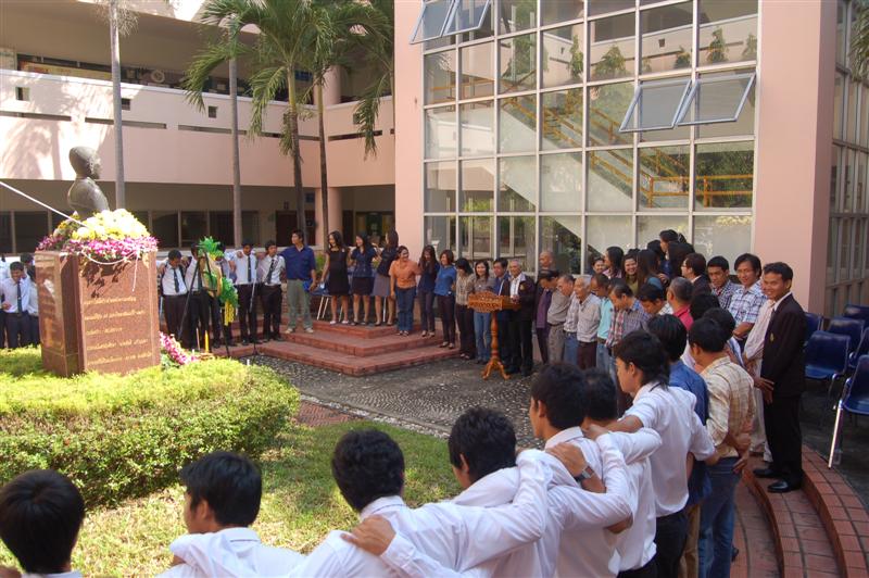 ../Picture/2552/DSC_0076 (Medium).JPG